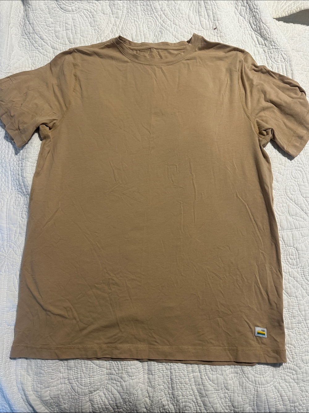 Vuori Men’s Short Sleeve Crew Tee in Tan Large
